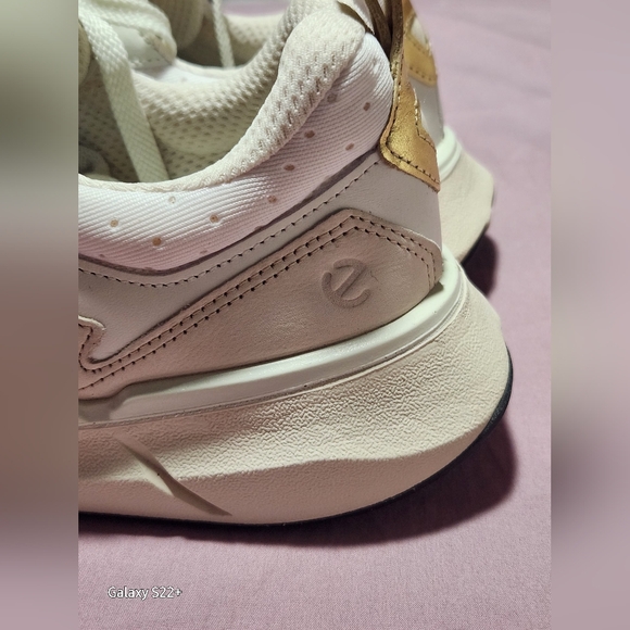 ECCO BIOM 2.2 TRAINERS GOLD. Size 7 - 7.5 - Picture 4 of 10